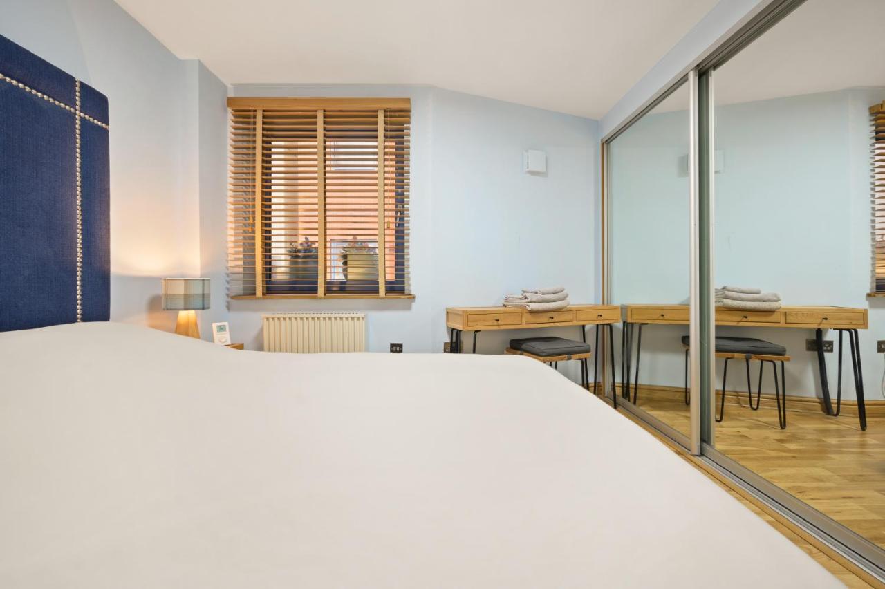 Lovely 2 Double Bedroom Flat With Patio Манчестер Экстерьер фото