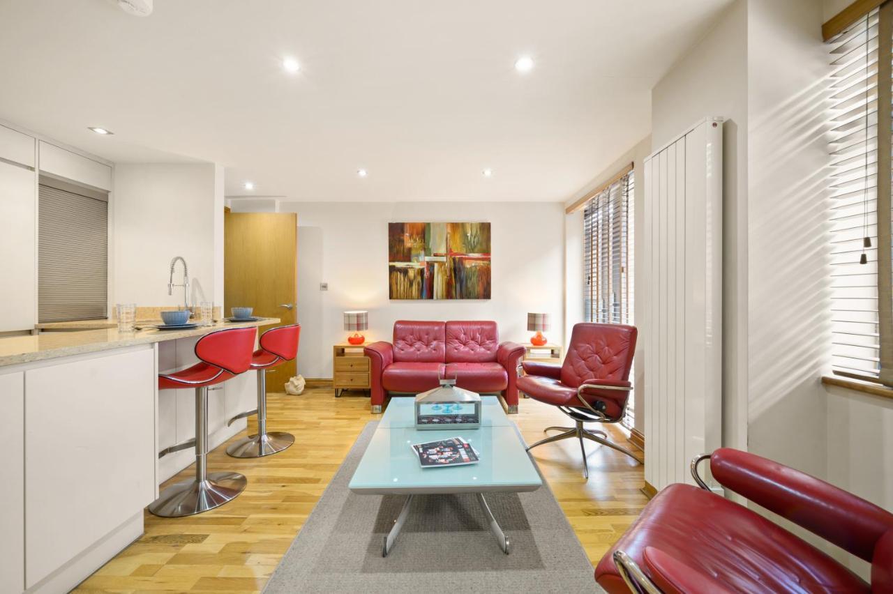 Lovely 2 Double Bedroom Flat With Patio Манчестер Экстерьер фото